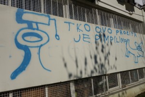 Sočen jezik na vsakem koraku